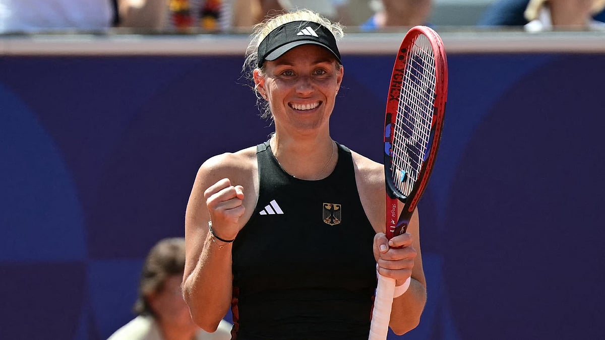 Angelique Kerber is through to the quarters in Paris.