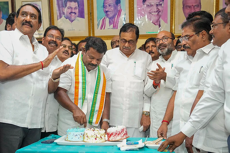 K. Selvaperunthagai with party leaders during celebrates Mallikarjun Kharges birthday