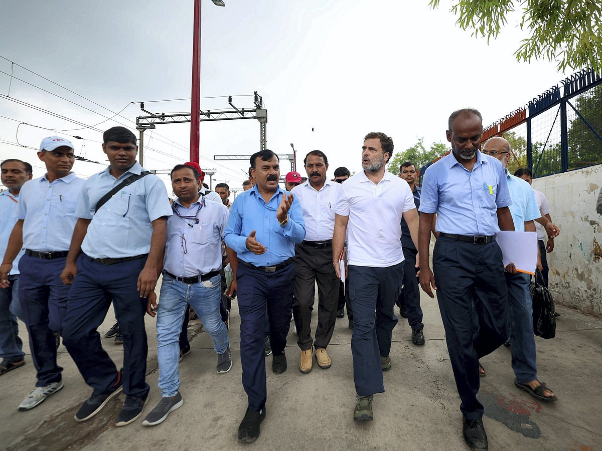 PTI :  
Rahul Gandhi meets loco pilots at NDLS
