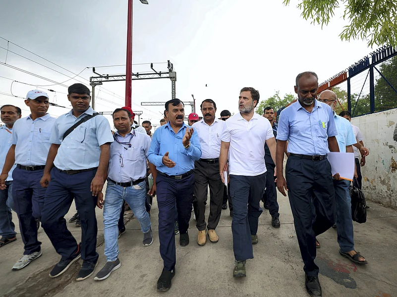 Rahul Gandhi meets loco pilots at NDLS