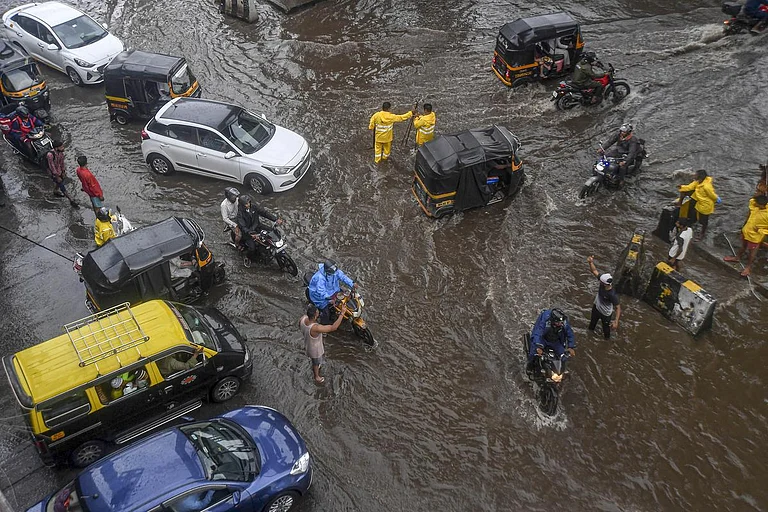 Rains continue to lash Mumbai | - PTI