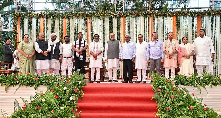 Swearing-in of ministers in Hemant Soren govt - PTI