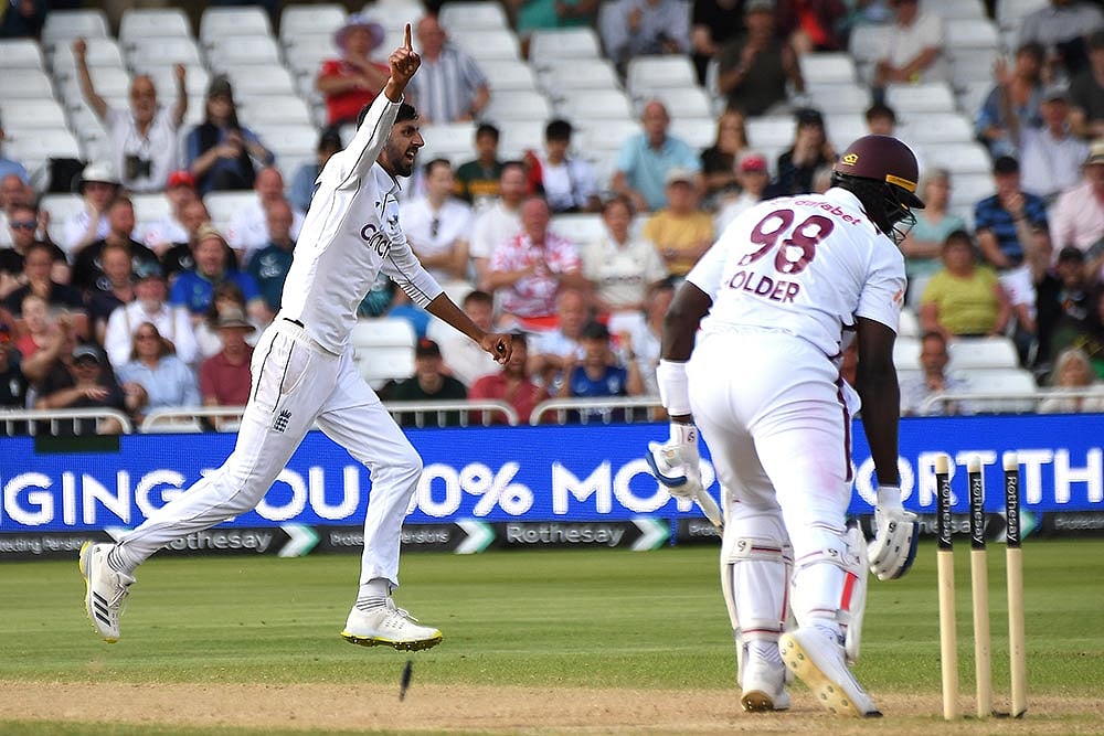 Photo: AP/Rui Vieira : England's Shoaib Bashir