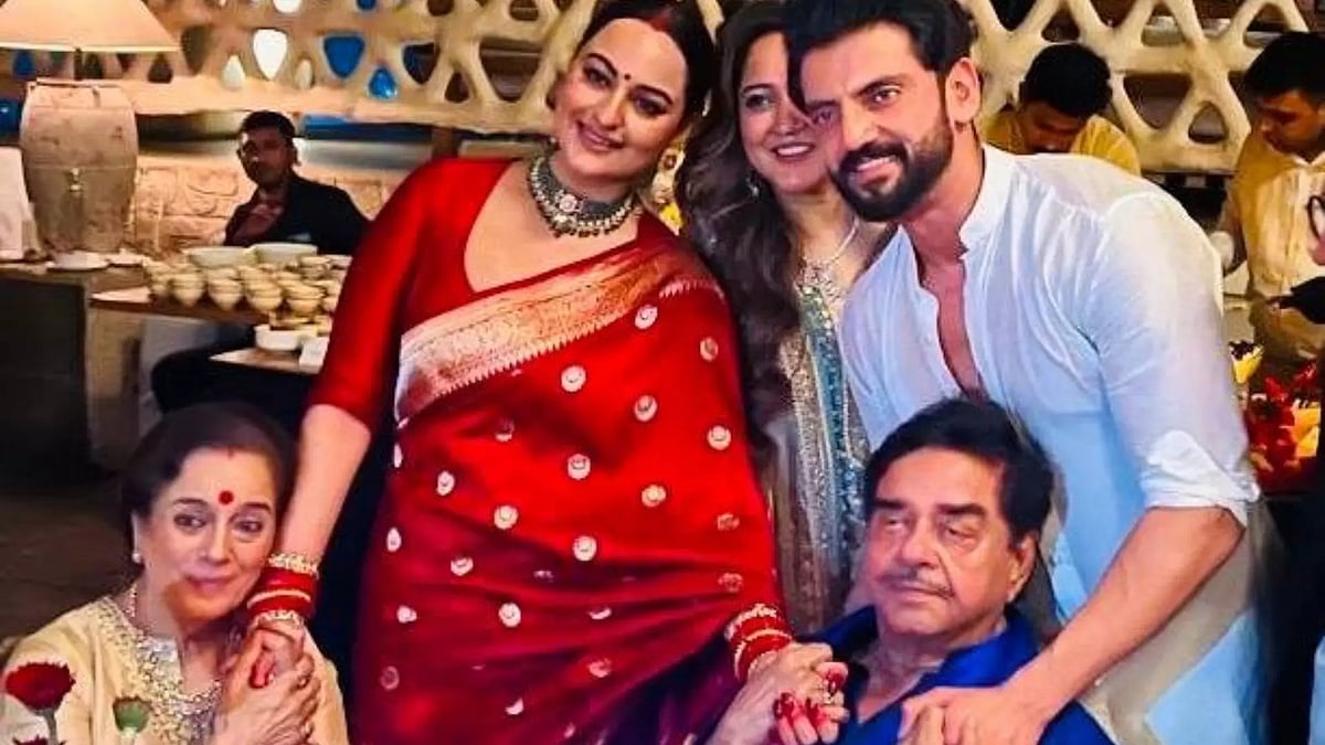 Instagram : Sonakshi Sinha with family