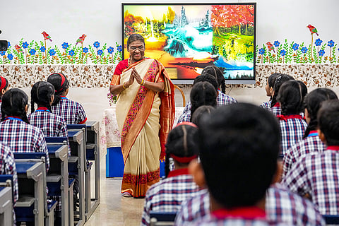 President Murmu interacts with school students