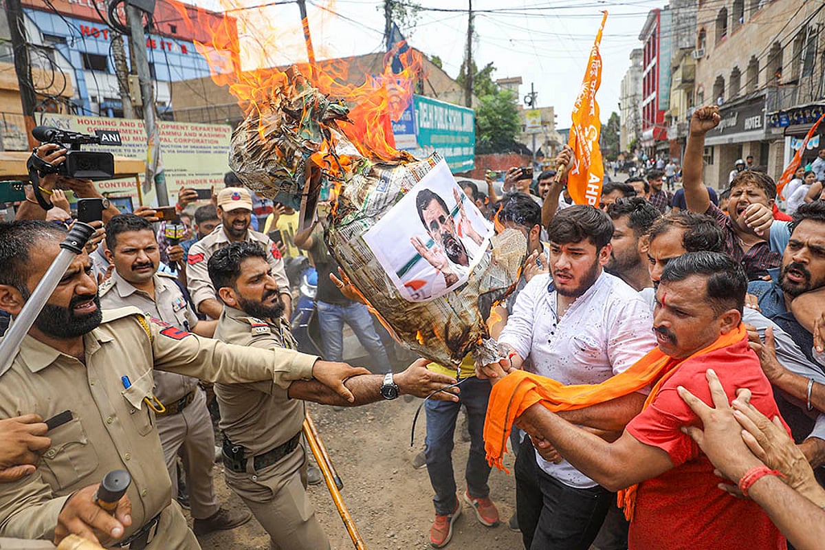 Bajrang Dal protest against congress leader Rahul Gandhi