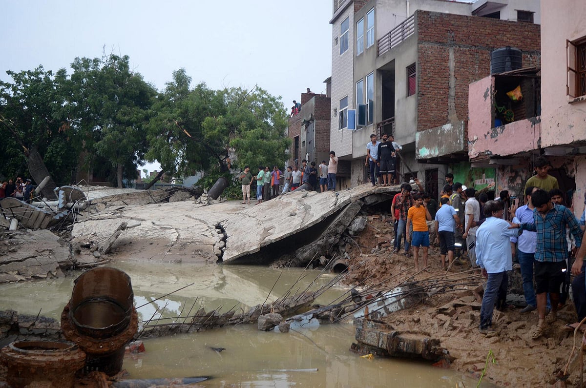 Uttar Pradesh: 2 Killed, 11 Injured After Overhead Water Tank Collapses In Mathura