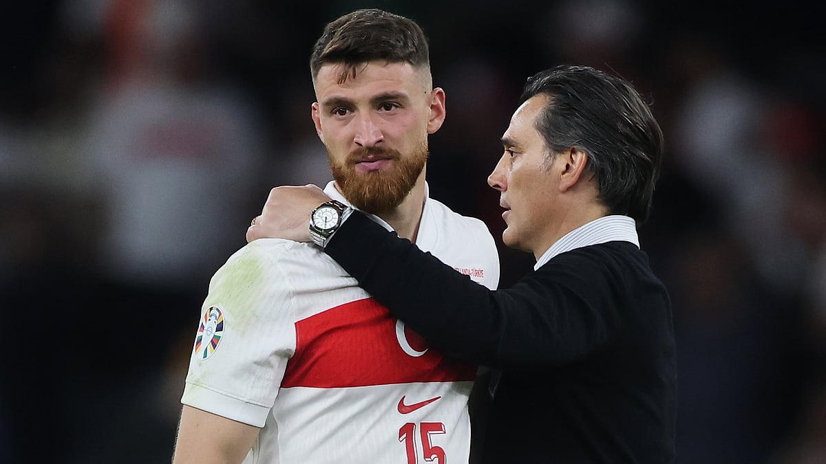 Salih Ozcan is consoled by Vincenzo Montella after Turkiye's defeat