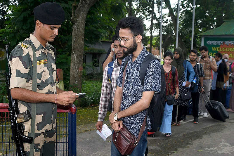 Bangladesh quota unrest: Students return to India_3