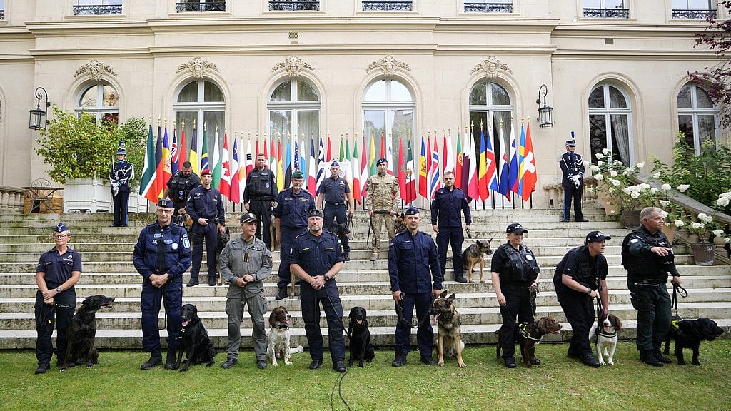AP : Members of foreign police forces pose for a photo with their dogs in Paris ahead of the 2024 Summer Olympics.