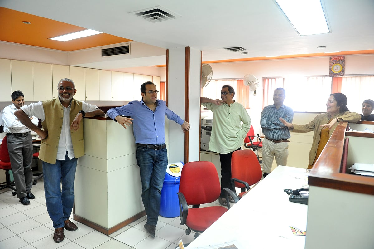 Outlook Photos    : Snapshots From a Bygone Era: Glimpses from behind the scenes at Outlook’s AB-10 office