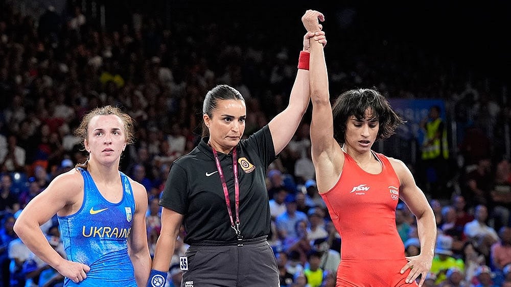 Paris Olympics Vinesh Phogat (right) in her bout. - Photo: AP/Eugene Hoshiko