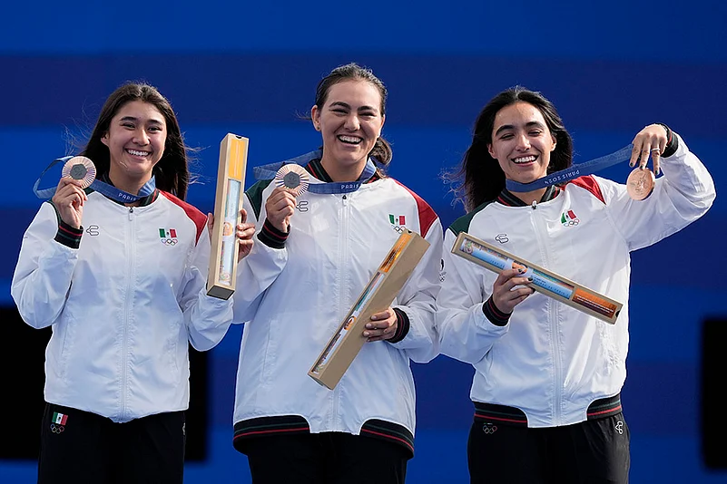 2024 Paris Olympic Games 2024 Archery Medallists_Archery womens team finals_3