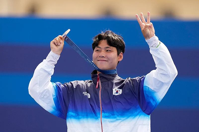 2024 Paris Olympic Games 2024 Archery Medallists_mens individual archery_3