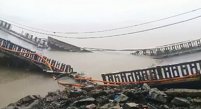 Karnataka: Kali River Bridge Collapses In Karwar; Driver Of Truck That Fell Into Water Rescued