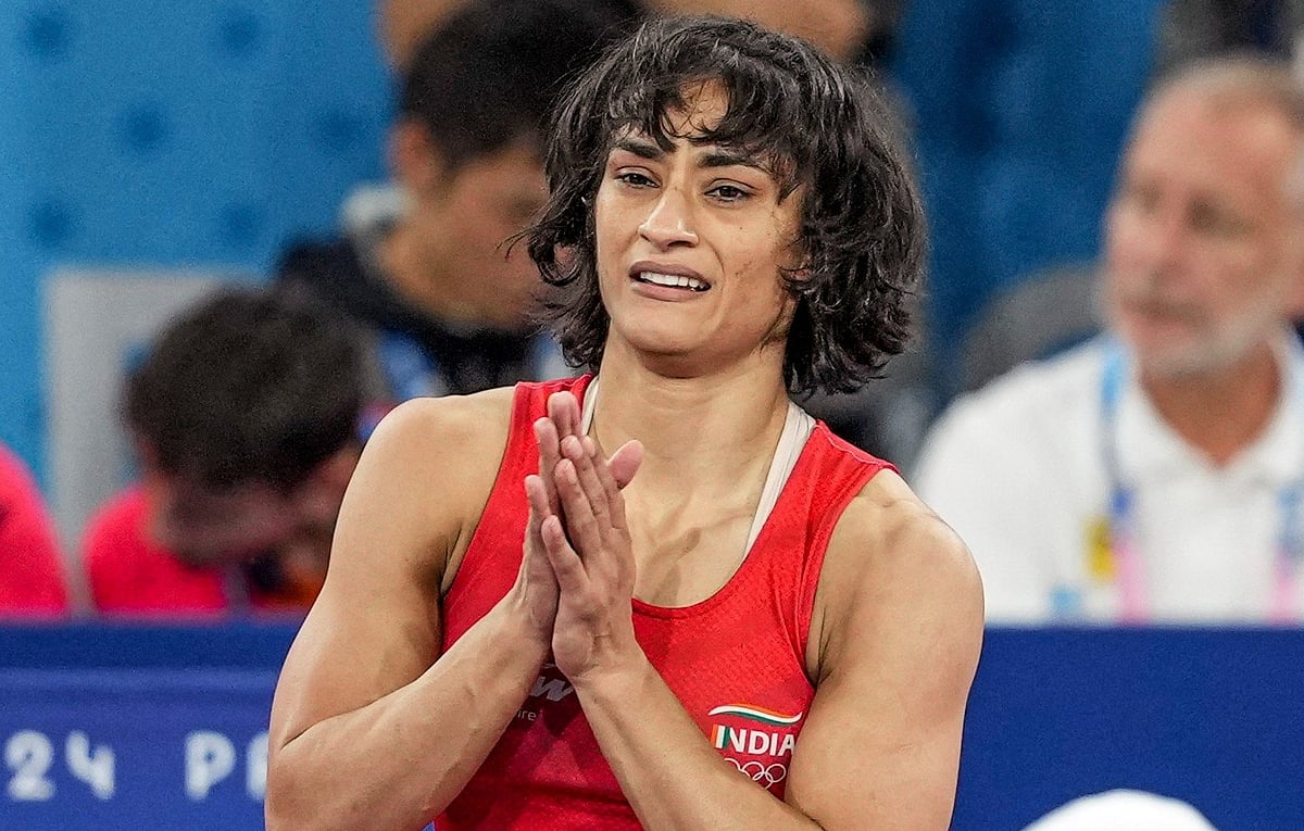 Vinesh phogat disqualified 100 grams overweight paris olympics wrestling