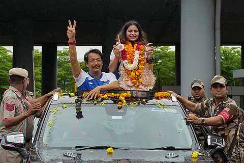 Manu Bhaker Receives Grand Welcome