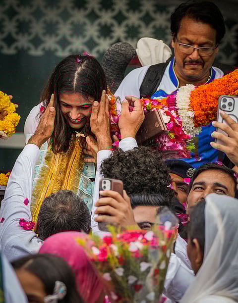 Manu Bhaker welcomed on her arrival in Delhi