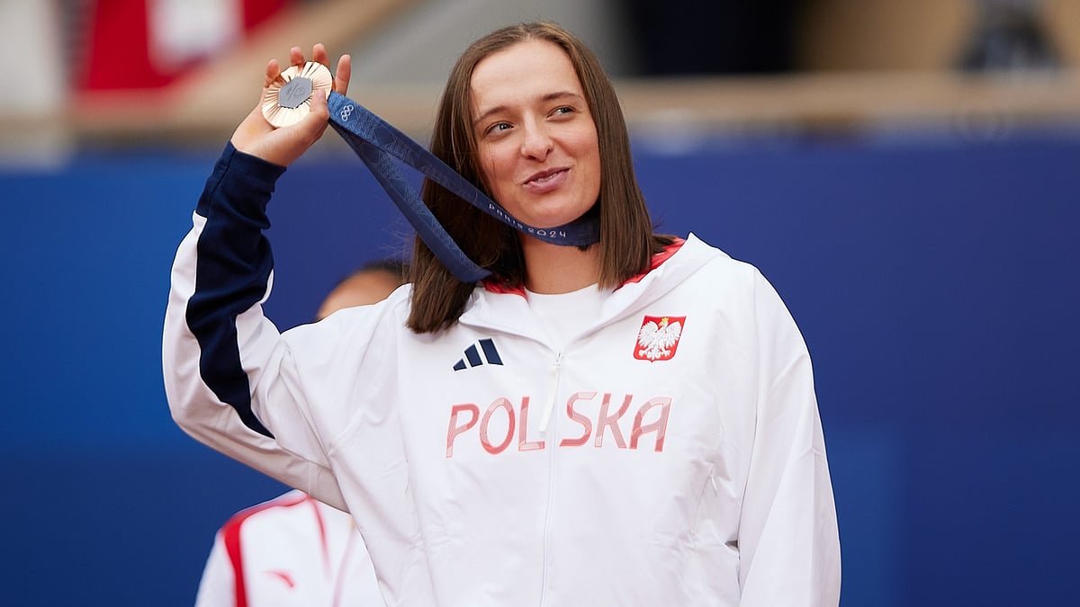 Iga Swiatek with her Olympic bronze medal.