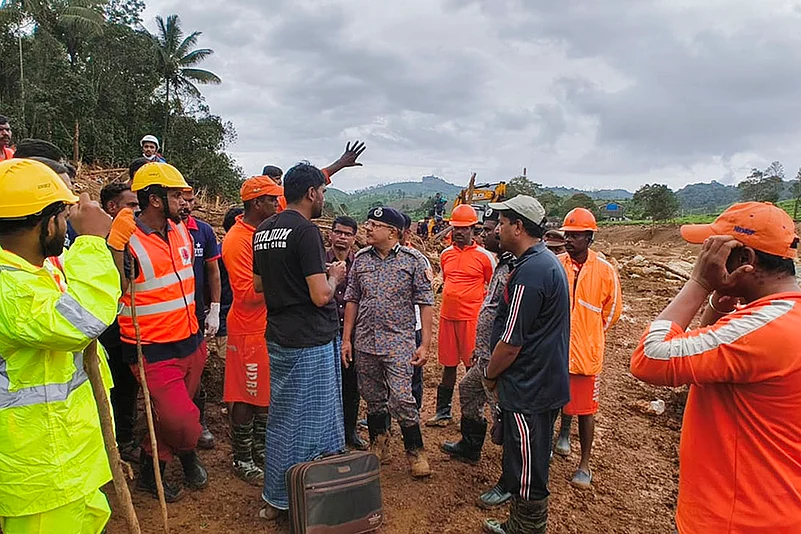 NDRFs DG Piyush Anand and others rescue op in Wayanad