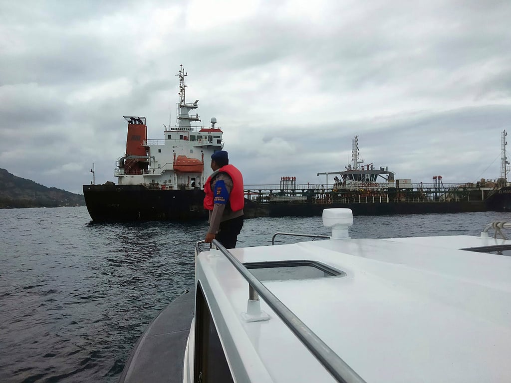 indonesia tanker fire