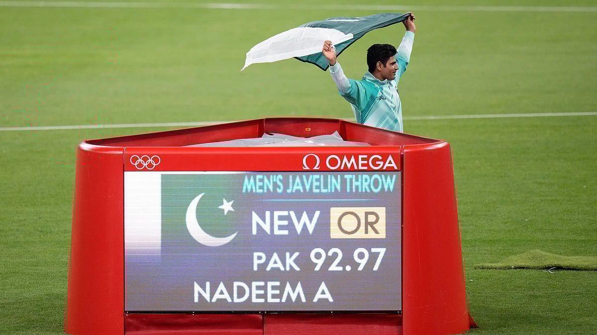 Arshad Nadeem, of Pakistan, poses for a photo after wining gold medal in the men's javelin throw at the 2024 Summer Olympics, Thursday, Aug. 8, 2024, in Saint-Denis, France.
 - (AP Photo/Natacha Pisarenko)