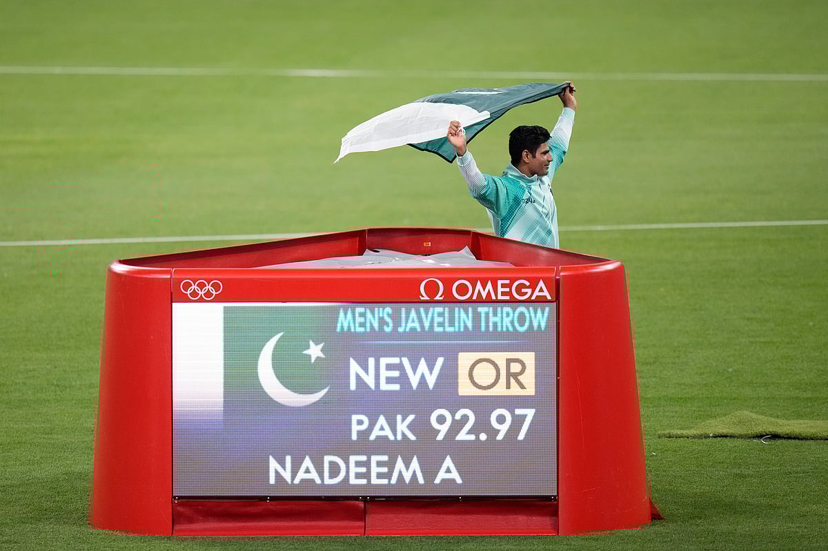 (AP Photo/Natacha Pisarenko) : Arshad Nadeem, of Pakistan, poses for a photo after wining gold medal in the men's javelin throw at the 2024 Summer Olympics, Thursday, Aug. 8, 2024, in Saint-Denis, France.
