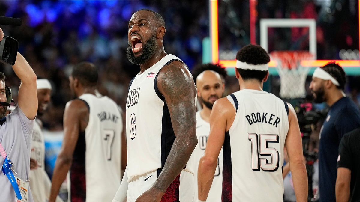  (AP Photo/Mark J. Terrill) : United States' LeBron James (6) celebrates after victory at Paris 2024