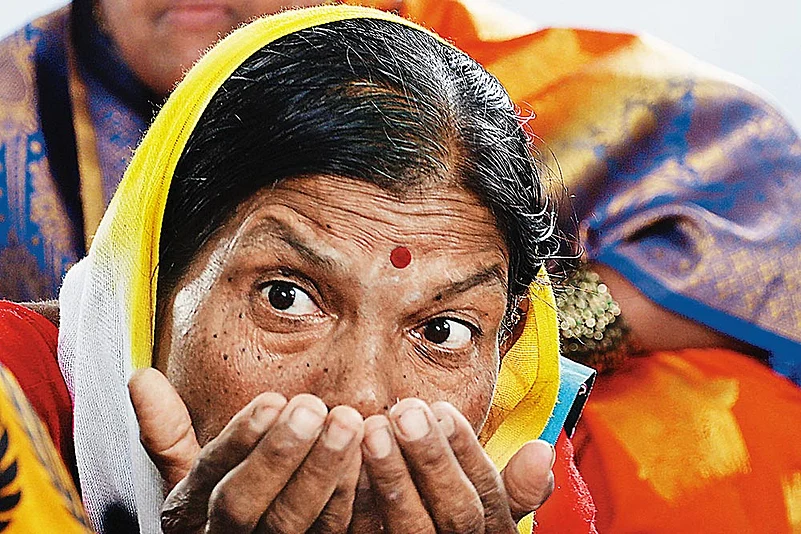 Basvalinga Pote shows how Dalits drink water using their hands