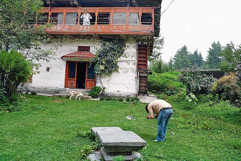 God Like: Octogenarian head priest Pandit Oth Ram Sharma at Bithu temple in Bathwada, Mandi - Photo: Tribhuvan Tiwari