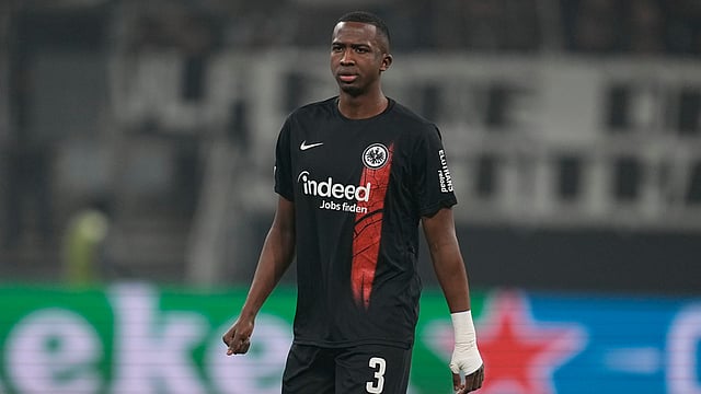 Willian Pacho Makes PSG Switch From Frankfurt