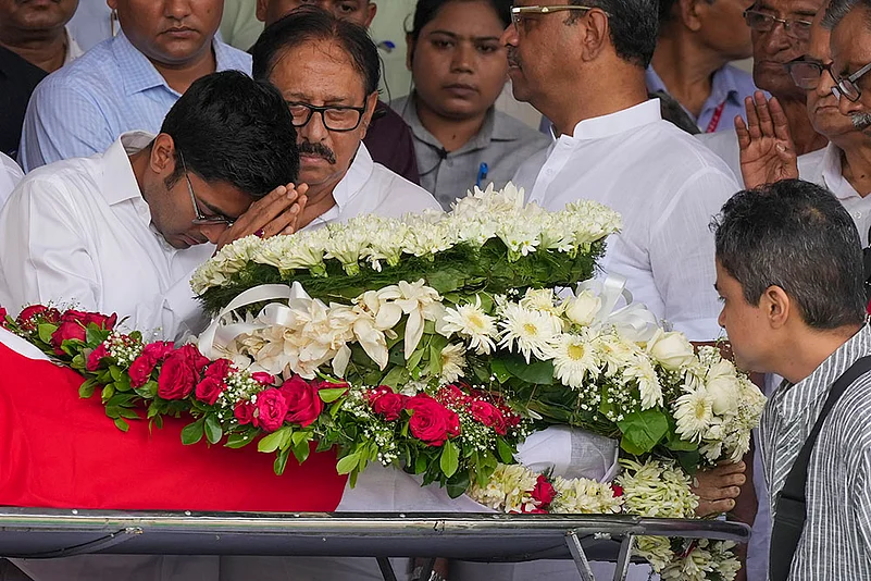 TMC leader Abhishek Banerjee pays tribute to former West Bengal CM Buddhadeb Bhattacharjee