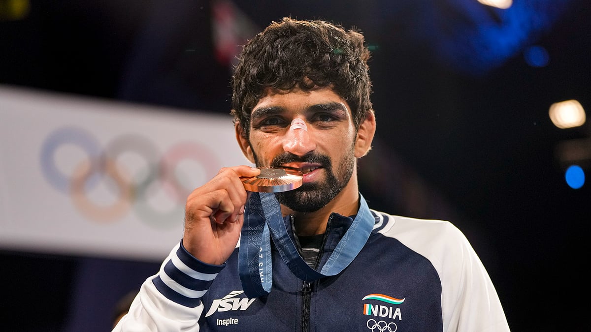 PTI/RAVI CHOUDHARY : Paris: Bronze medalist India's Aman Sehrawat poses for photos at the podium during the victory ceremony for the men's 57kg free-style wrestling event at the 2024 Summer Olympics, in Paris, France, Friday, Aug. 9, 2024.