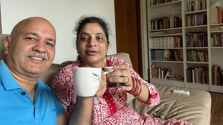 Manish Sisodia with his wife | 
