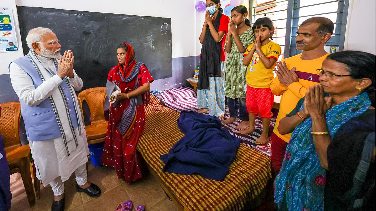 PTI : PM Modi meets the Wayanad landslides survivors at a releif camp in Kerala