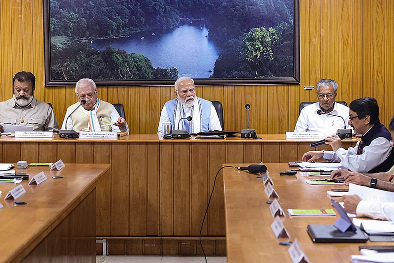 PM Narendra Modi along with Suresh Gopi, Kerala Governor Arif Mohammed Khan and CM Pinarayi Vijayan