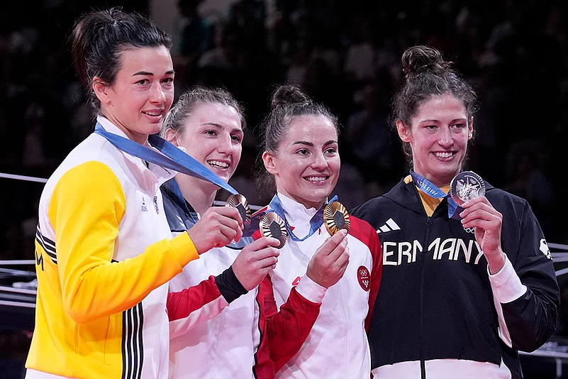 2024 Paris Olympics Judo Medal winners_womens -70kg event in the team judo competition