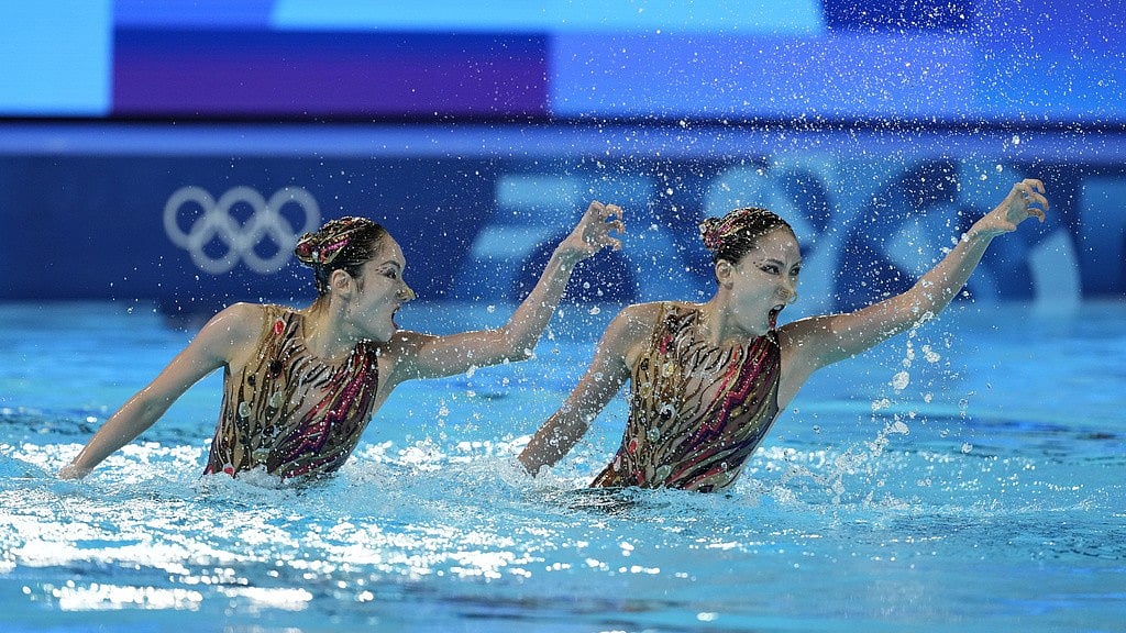 AP : China's Wang Liuyi and Wang Qianyi compete in the duet free routine of artistic swimming at the 2024 Paris Olympics on Saturday (August 10).