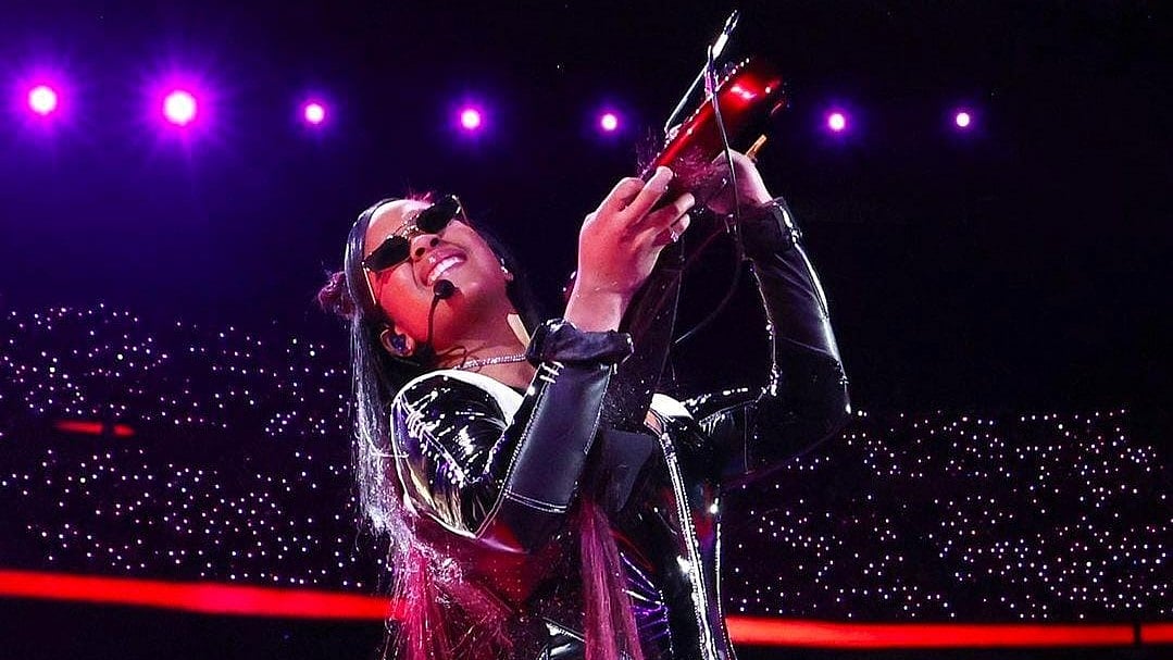 H.E.R. during the Super Bowl halftime show.