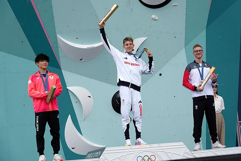 2024 Paris Olympics sport climbing competition medalists_mens boulder and lead final