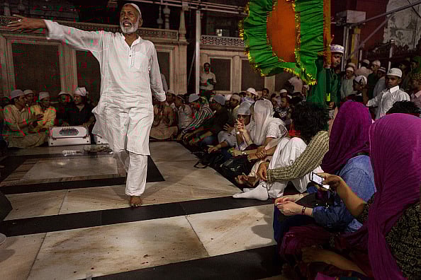 Getty Images : Qawwali at the Dargah of Hazrat Nizamuddin in Delhi