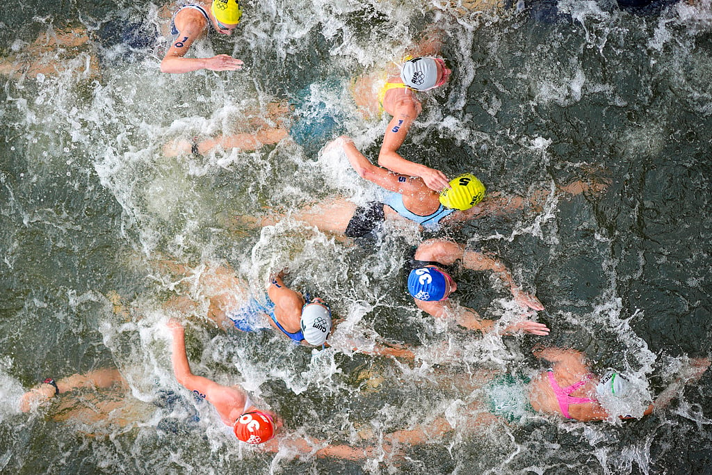 Athletes in the Seine river.