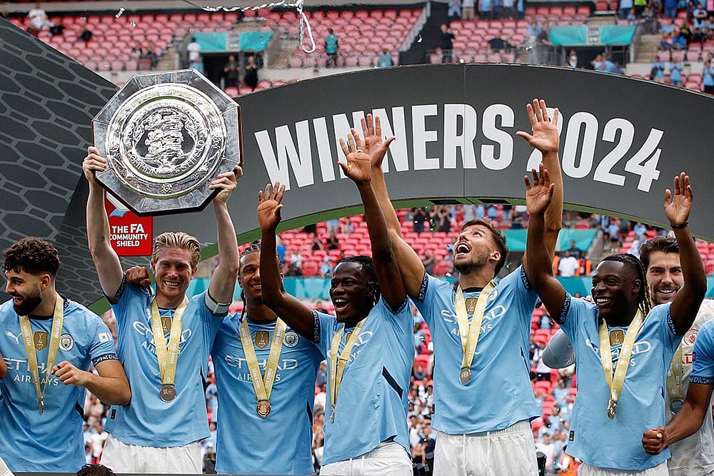 Photo: AP/David Cliff : Britain Soccer Community Shield