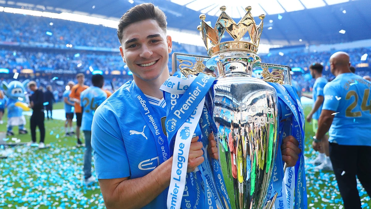 Julian Alvarez poses with the Premier League trophy. - null