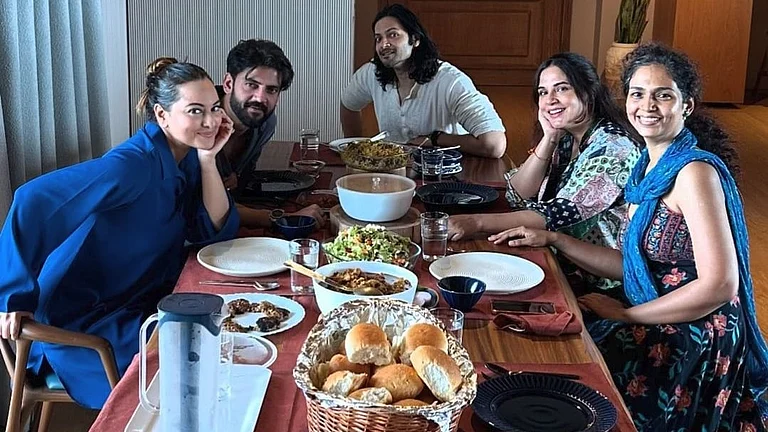 Sonakshi Sinha, Zaheer Iqbal, Richa Chadha, and Ali Fazal meet for a potluck meal - Instagram