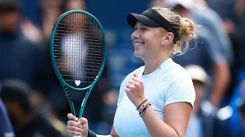 Amanda Anisimova celebrates in Toronto