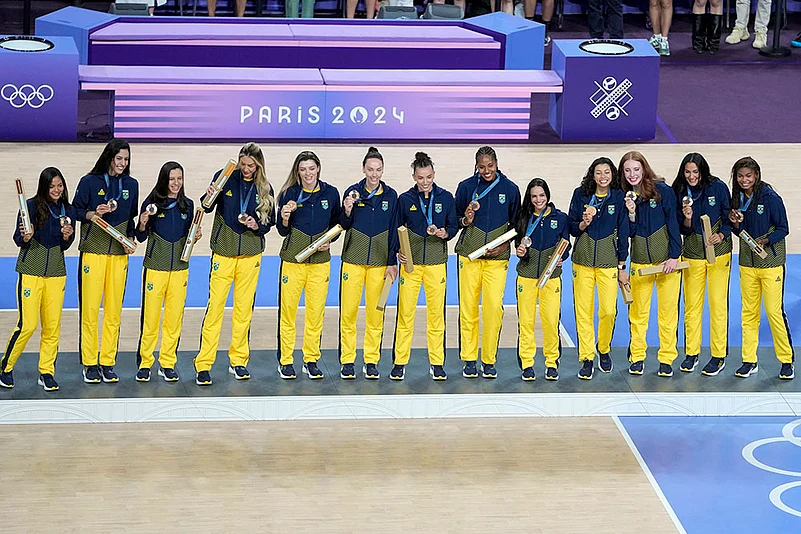 2024 Paris Olympics Womens volleyball medallists_Bronze medals winners of Brazil