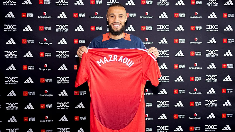 Noussair-Mazraoui-manchester-united-footballer