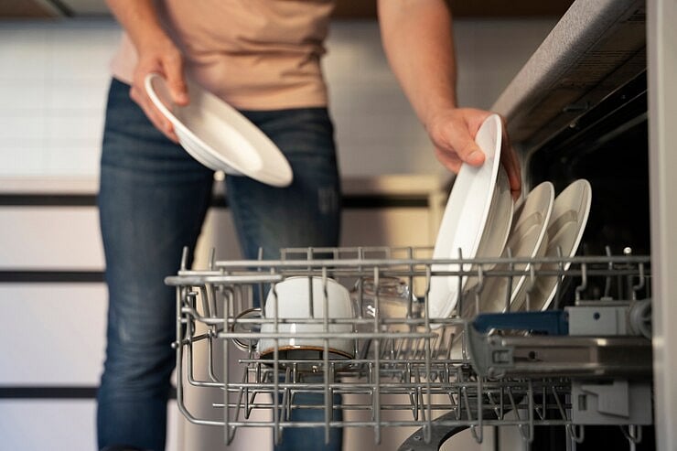 Amazon : The Best Dishwasher in India (2024): Features, Prices, and More