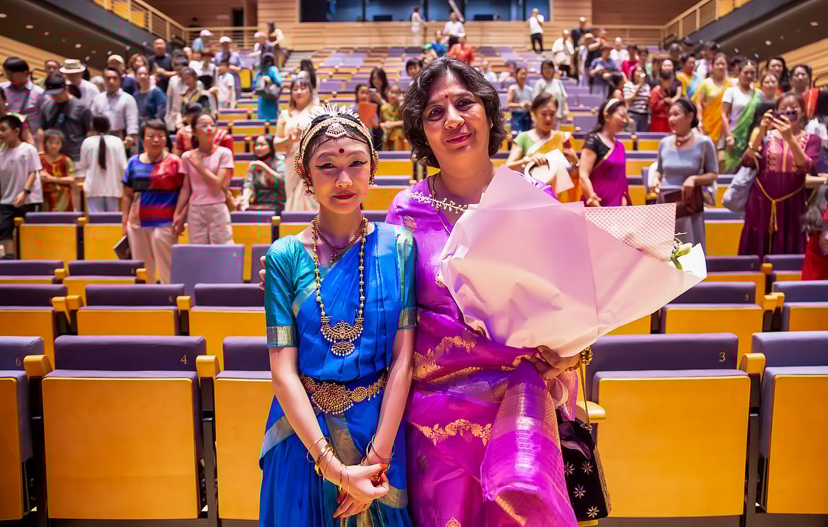 Lei Muzi (L)  is fully trained in China | 